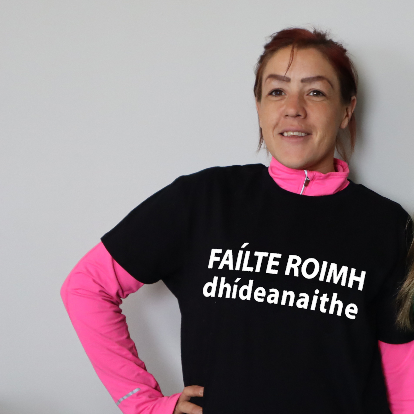 'Fáilte Roimh Dhídeanaithe' T-Shirt - Black