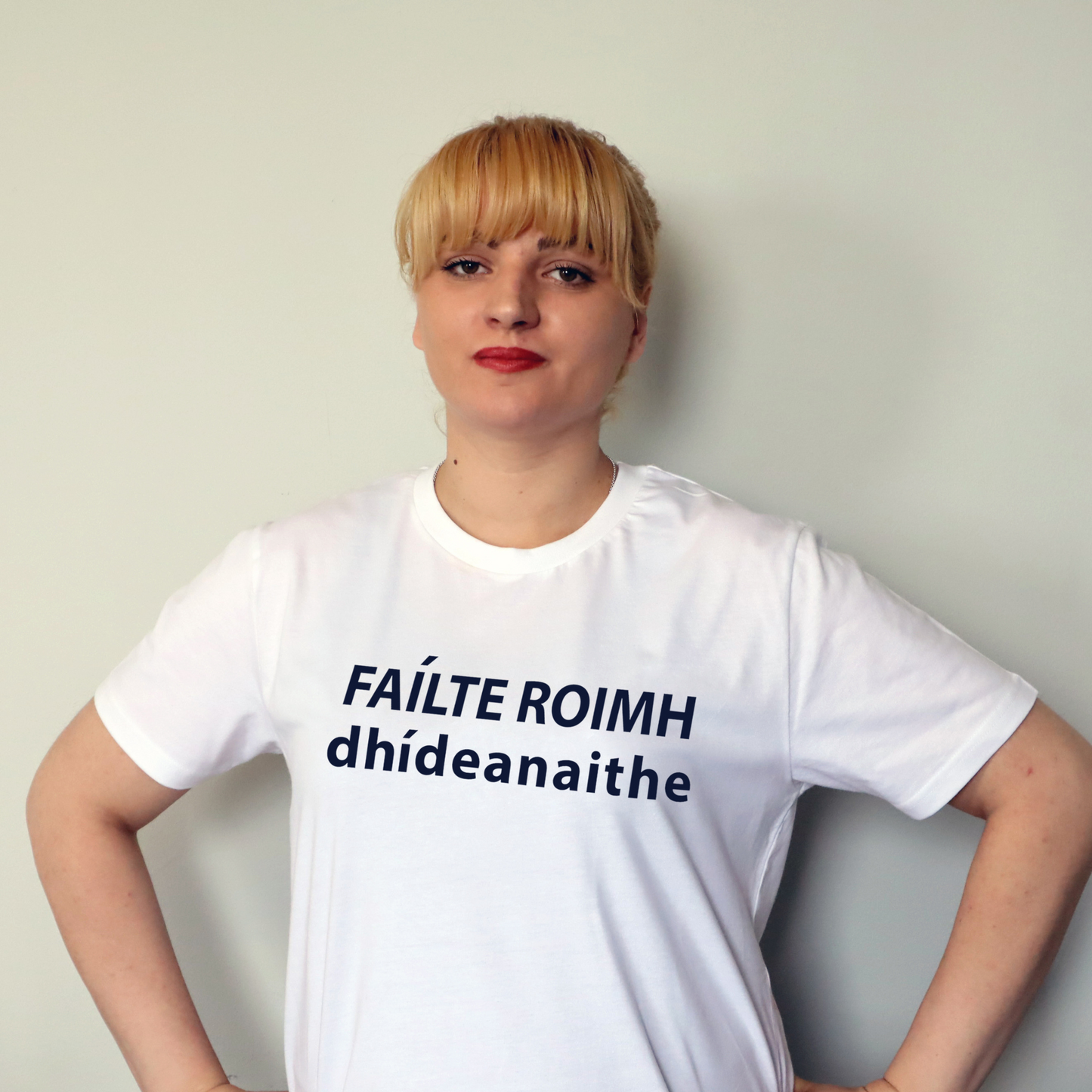 'Fáilte Roimh Dhídeanaithe' T-Shirt - White